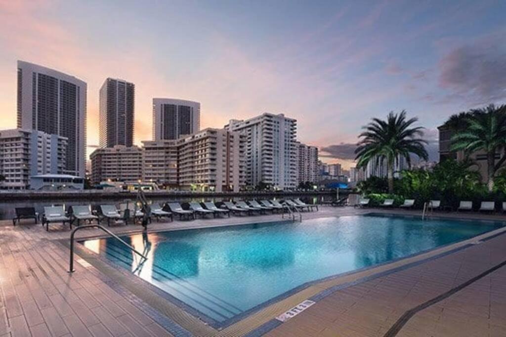 Ocean Views - Pool & Gym - Pet Friendly - Close To Beach Hallandale Beach Exterior foto