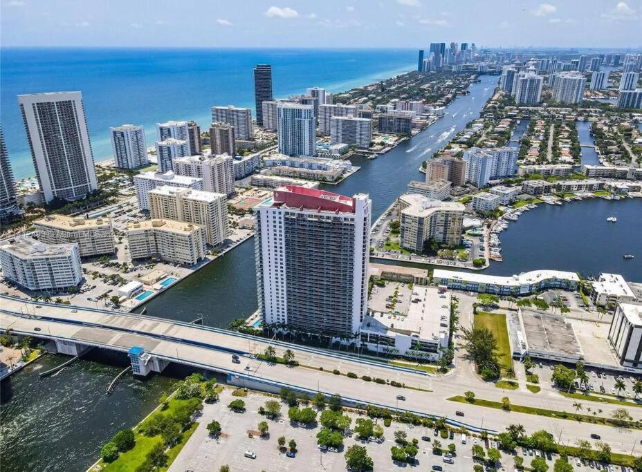 Ocean Views - Pool & Gym - Pet Friendly - Close To Beach Hallandale Beach Exterior foto